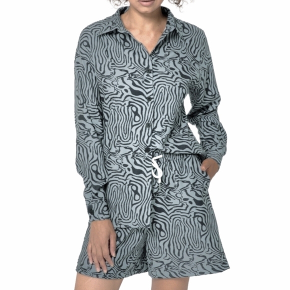 SOLD - NWT 2-pc Halara Blue-Gray Zebra Stripe Long-Sleeve & Shorts Casual Set - Picture 1 of 6